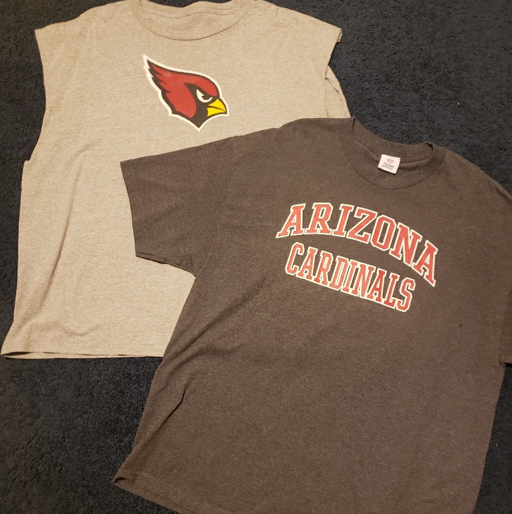 Bundle of 2 men's vintage AZ Cardinals tees!